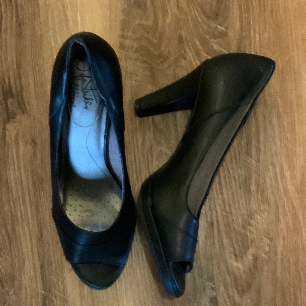 Black heeled shoes